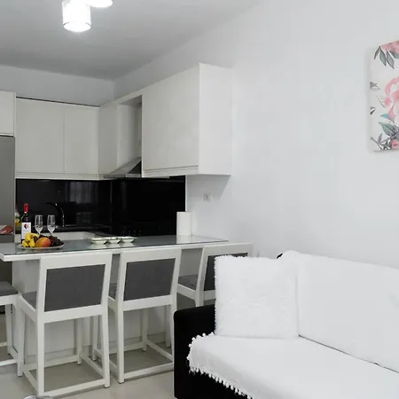 Apartman Cheerful Home! *