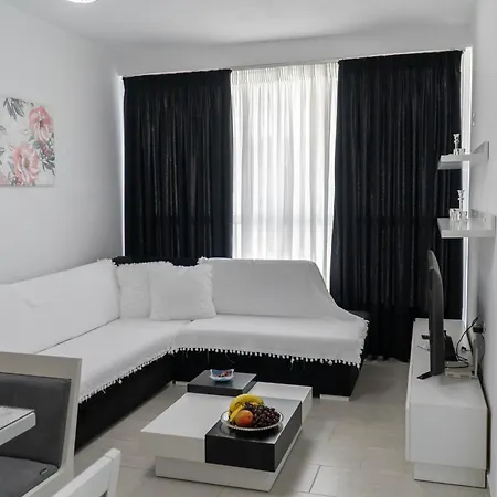 Cheerful Home! Apartman *